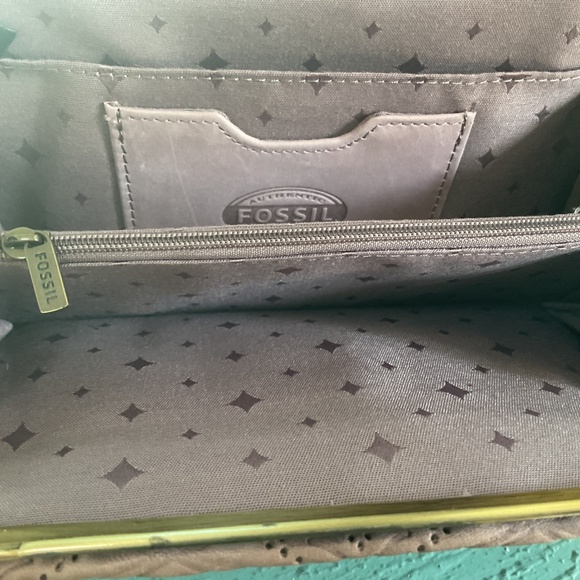 FOSSIL MUTED LAVENDER STAMPED LEATHER CLUTCH “EUC” - Picture 6 of 16